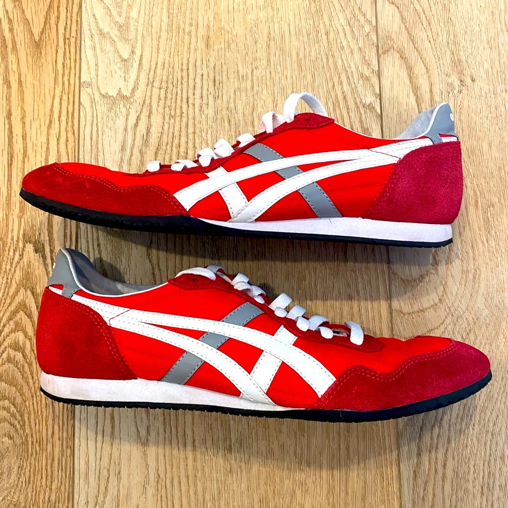 ASICS vintage Onitsuka Tiger sneakers. Size 9.5 men’s. Red and white logo.